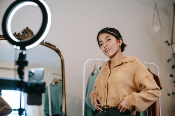 Know the Difference Between KOL and Influencer Marketing Know the Difference Between KOL and Influencer Marketing